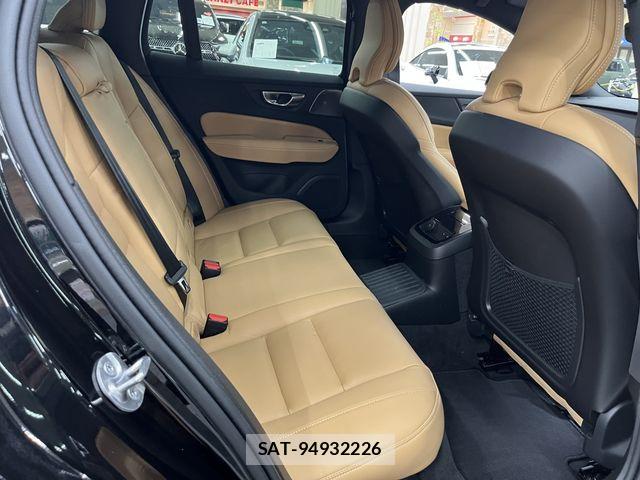 Volvo V60 2025-08 8132878-4