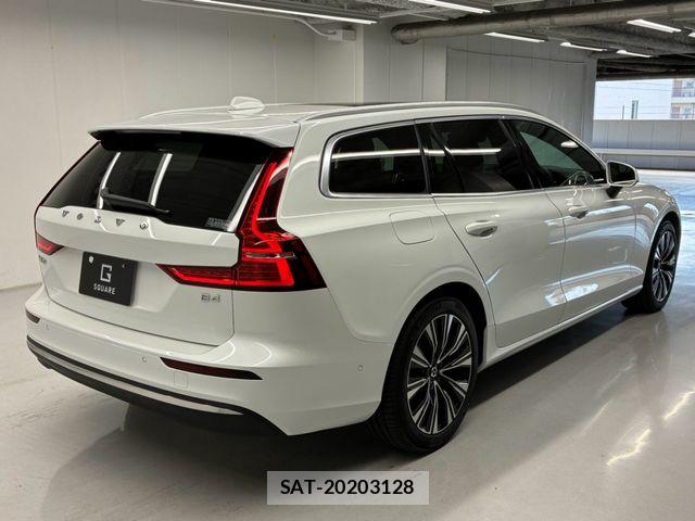 Volvo V60 2024-08 8210886-12