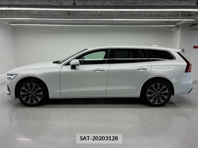Volvo V60 2024-08 8210886-15