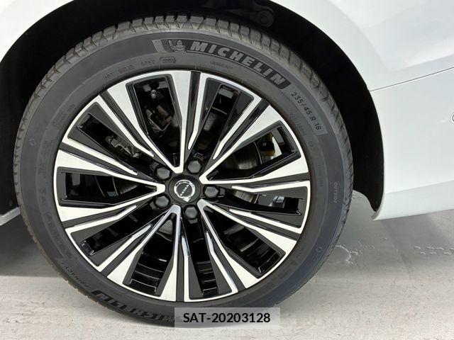 Volvo V60 2024-08 8210886-17