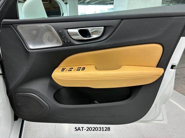 Volvo V60 2024-08 8210886-18