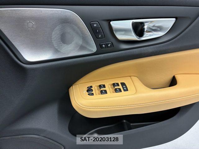 Volvo V60 2024-08 8210886-19
