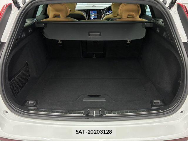 Volvo V60 2024-08 8210886-26