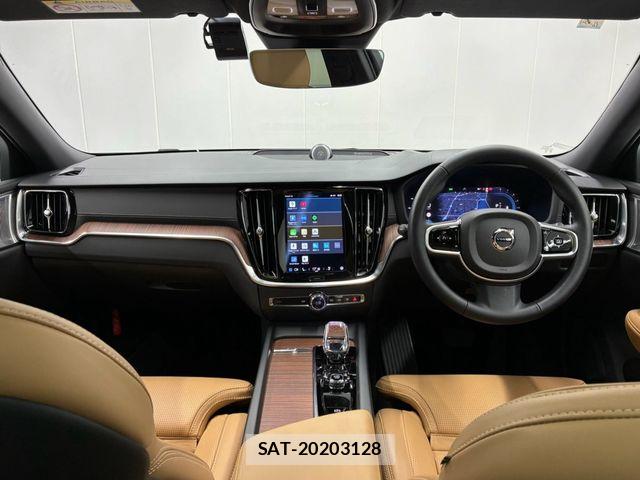 Volvo V60 2024-08 8210886-2
