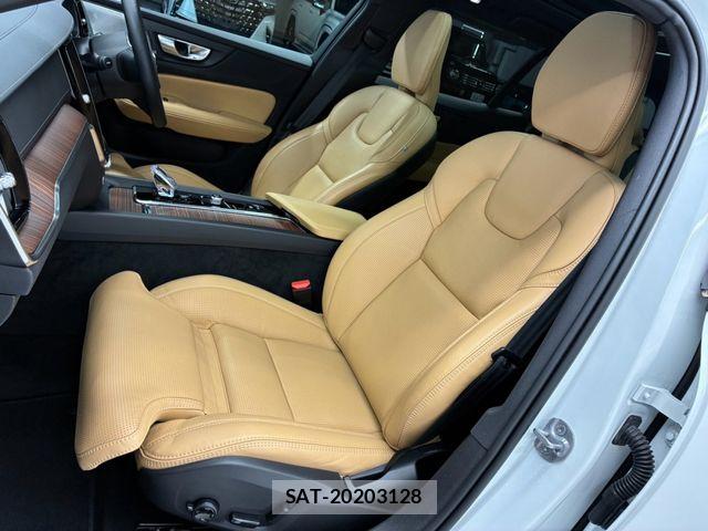 Volvo V60 2024-08 8210886-4