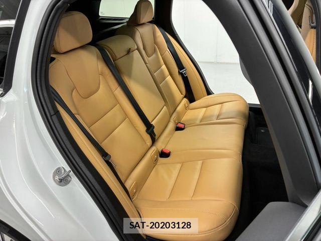 Volvo V60 2024-08 8210886-5