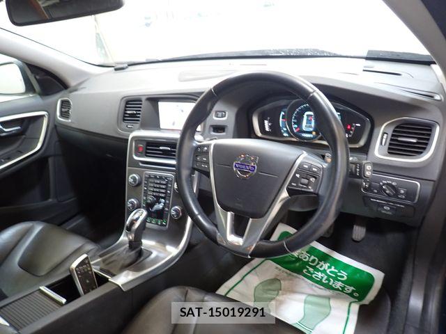 Volvo V60 2014-03 8210885-1
