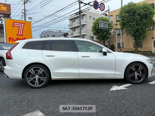Volvo V60 2021-09 8232310-28