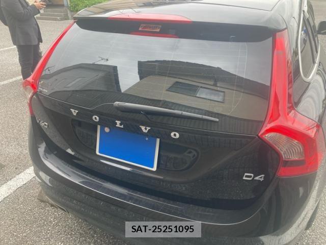 Volvo V60 2016-06 8247089-9