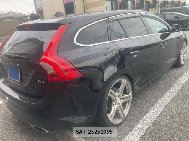 Volvo V60 2016-06 8247089-10