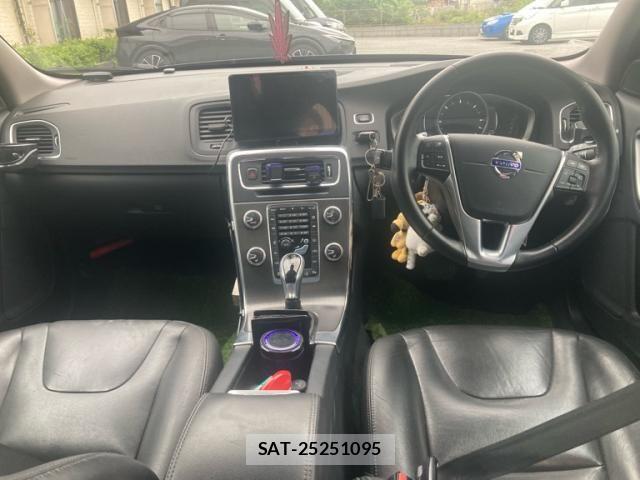Volvo V60 2016-06 8247089-13