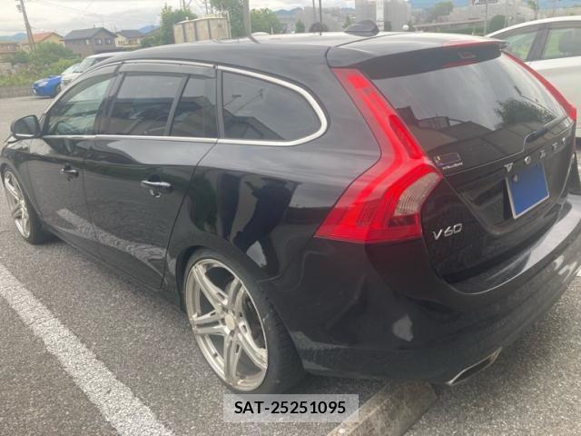 Volvo V60 2016-06 8247089-8