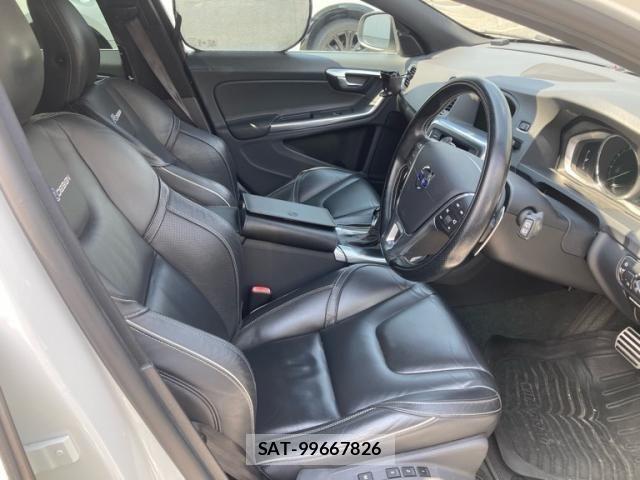 Volvo V60 2013-11 8337889-12