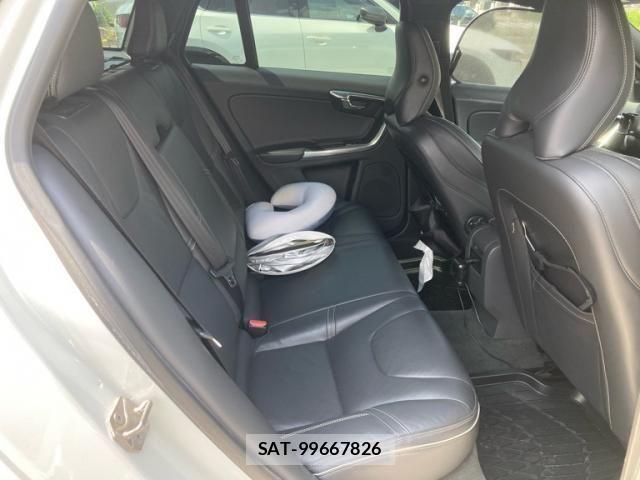 Volvo V60 2013-11 8337889-13