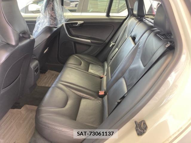 Volvo V60 2011-10 8338400-10
