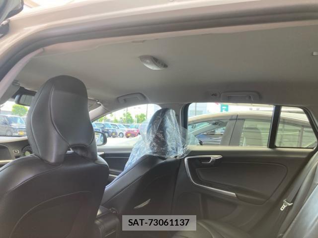 Volvo V60 2011-10 8338400-11