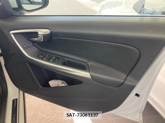 Volvo V60 2011-10 8338400-13