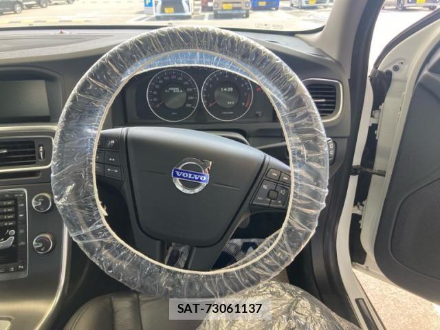 Volvo V60 2011-10 8338400-15