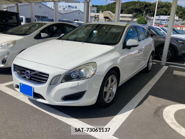 Volvo V60 2011-10 8338400-1
