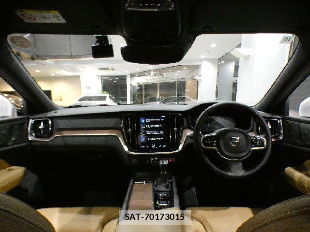 Volvo V60 2020-10 8338398-16