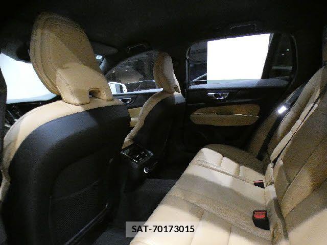 Volvo V60 2020-10 8338398-26