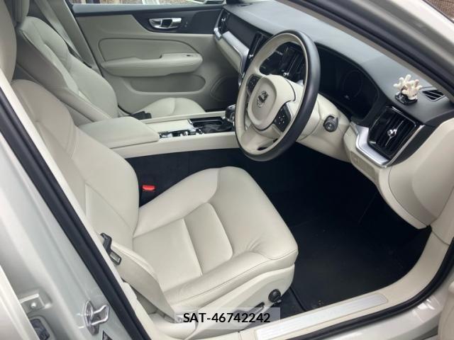Volvo V60 2020-08 8338399-4