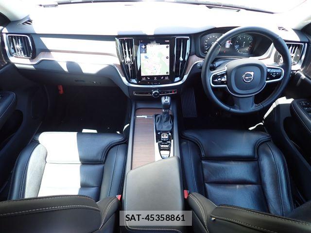 Volvo V60 2019-12 8338396-18