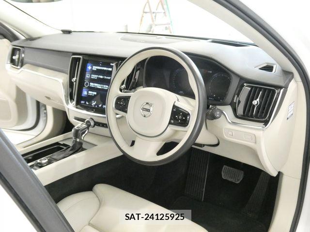 Volvo V60 2019-06 8338401-11