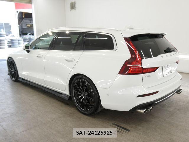 Volvo V60 2019-06 8338401-1
