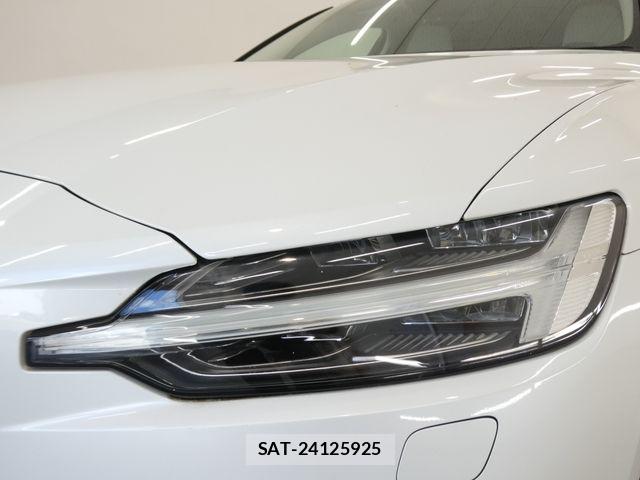 Volvo V60 2019-06 8338401-8
