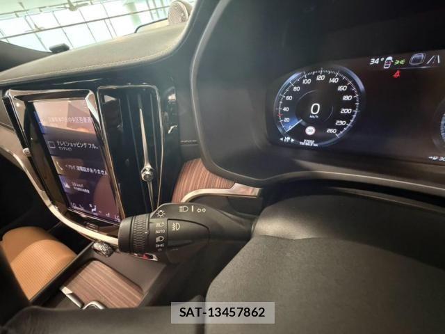 Volvo V60 2021-11 8353777-14