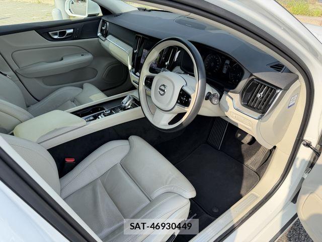 Volvo V60 2021-09 8369631-1