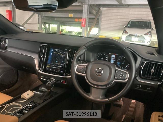 Volvo V60 2019-09 8369629-11