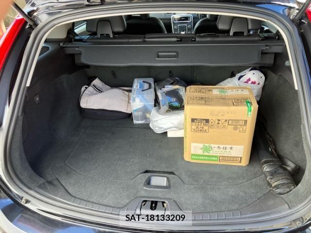 Volvo V60 2013-10 8369630-10