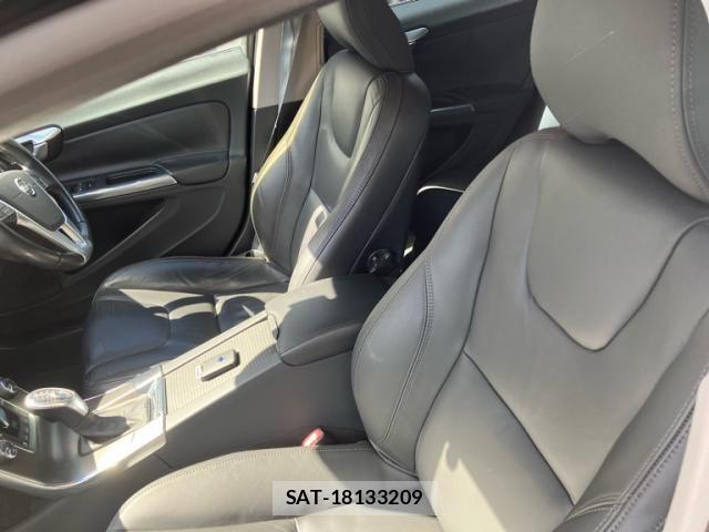 Volvo V60 2013-10 8369630-13