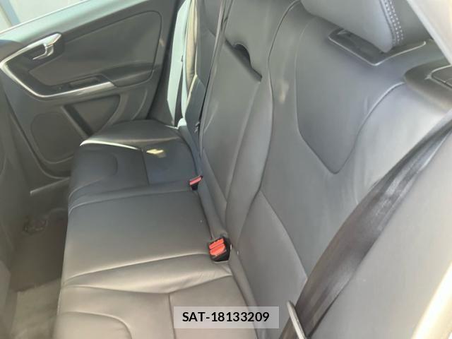Volvo V60 2013-10 8369630-14