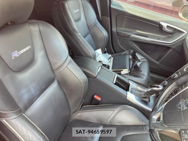 Volvo V60 2013-12 8372344-11