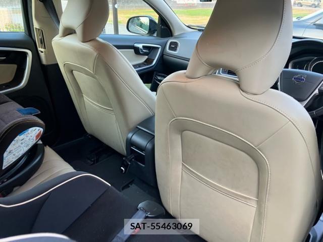 Volvo V60 2017-10 8372340-10