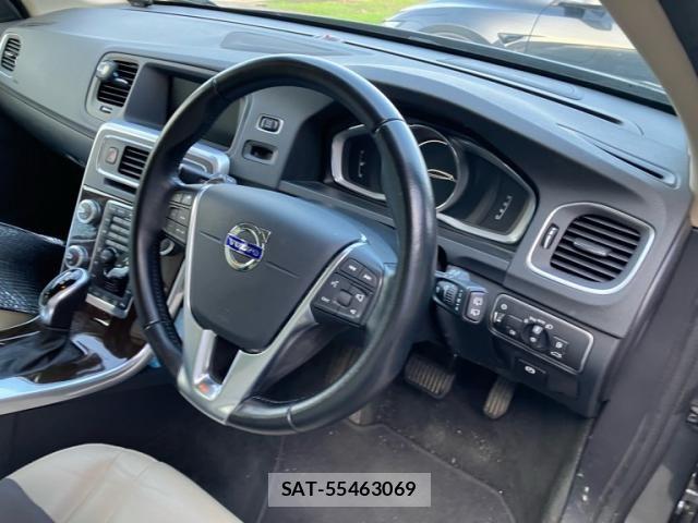 Volvo V60 2017-10 8372340-6