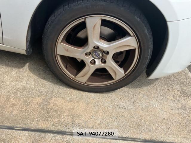 Volvo V60 2011-08 8372342-11