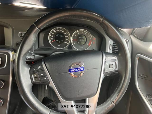 Volvo V60 2011-08 8372342-12