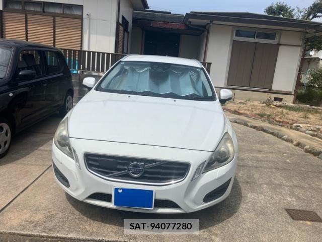 Volvo V60 2011-08 8372342-1