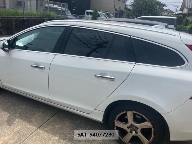 Volvo V60 2011-08 8372342-4