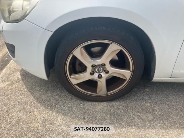 Volvo V60 2011-08 8372342-8