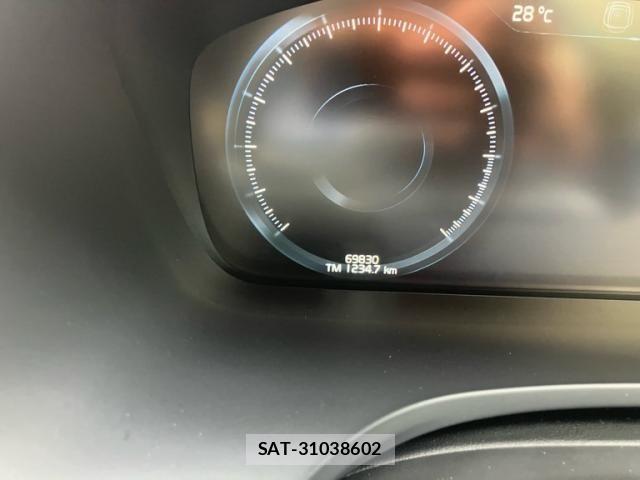 Volvo V60 2018-10 8410995-9