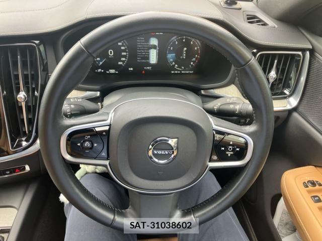 Volvo V60 2018-10 8410995-10