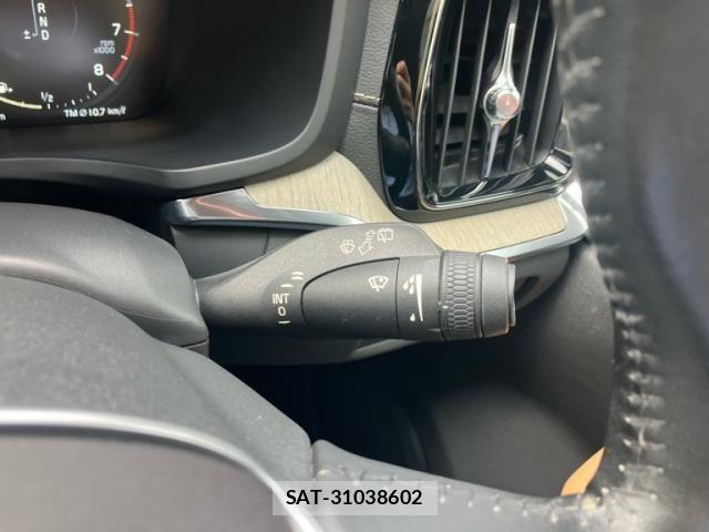 Volvo V60 2018-10 8410995-11