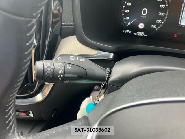 Volvo V60 2018-10 8410995-12