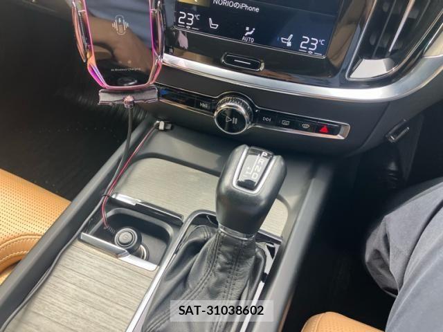 Volvo V60 2018-10 8410995-18