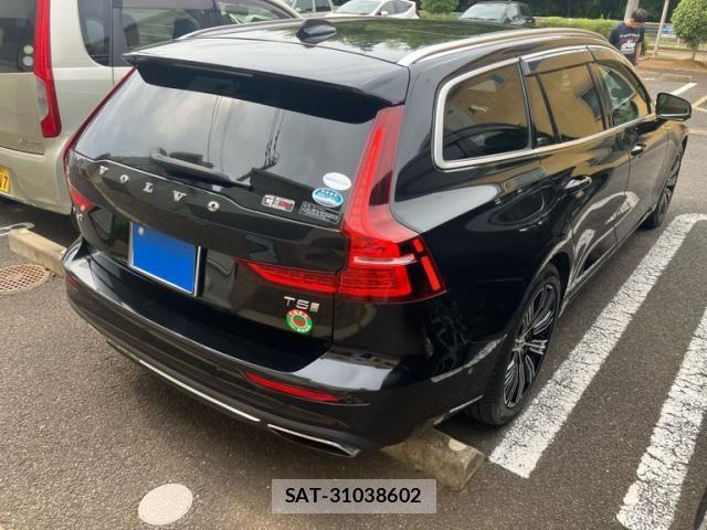 Volvo V60 2018-10 8410995-1